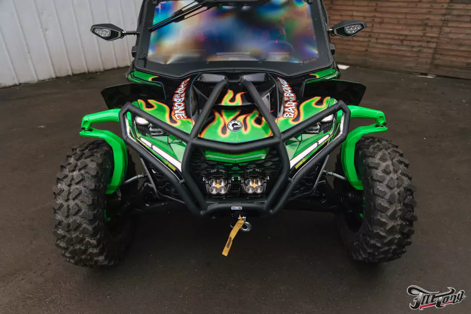 Оклеили багги BRP CAN-AM Maverick R X RS в яркую винилографию!